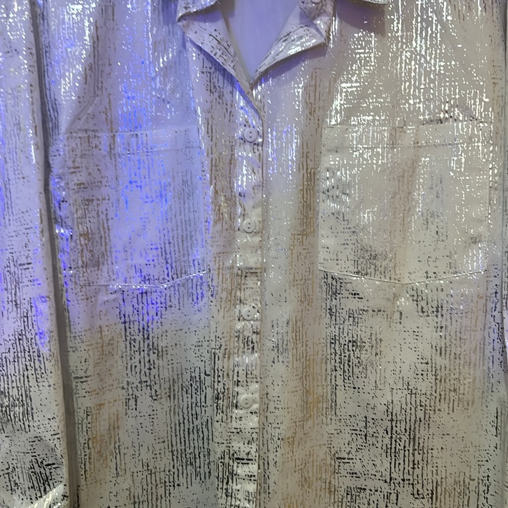 Trendmates womans white and silver button down shirt NWT retail $29 ❤️ - Picture 4 of 7